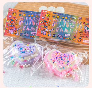 ของเล่นบีบรูปหัวใจ Pinch Family ประดับมุกและผงวิ้ง ของเล่นบีบนุ่มนิ่มสำหรับเด็กอายุ 8 ถึง 13 ปี เหมาะสำหรับทุกเพศ - Product Image 6