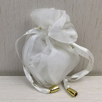 Vente en gros petite broderie motif mince Logo personnalisé fleur Jute blanc cadeau couleur or imprimé cordon pochette en Organza