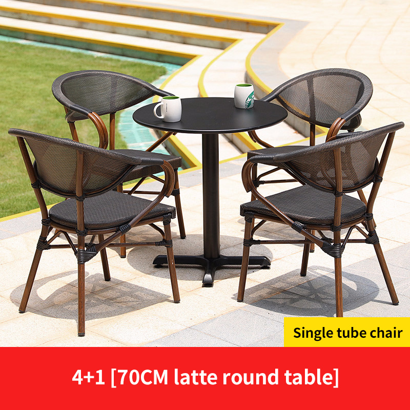 Sedia 4 Teslin 1 tavolo rotondo Latte D70cm