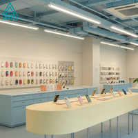 Éclairage LED personnalisé pour la décoration de magasins de réparation de téléphones portables, étagères d'exposition modernes pour téléphones mobiles, présentoir mural à lattes, design professionnel