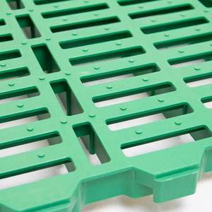Plancher en plastique à lattes antidérapant et facile à nettoyer de 100*50 cm pour élevage de chèvres - Product Image 3