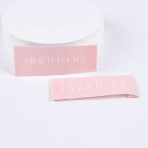 Etiqueta tejida <span class=keywords><strong>barata</strong></span> de <span class=keywords><strong>buena</strong></span> calidad personalizada de fábrica, etiqueta sin MOQ, Etiquetas tejidas de tela lavables sostenibles con pliegue central - Product Image 6