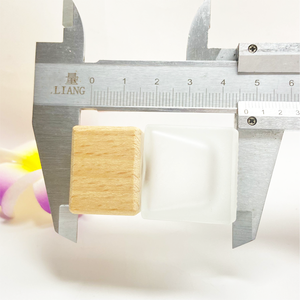 Bottiglia di profumo per auto in vetro smerigliato opaco quadrato da 8ml con coperchio in legno naturale-diffusore di deodoranti per auto - Product Image 6