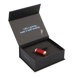 Boîte-cadeau personnalisée Premium Fine et Simple Bow Ciel et Terre Logo en fibre de carbone Rafraîchisseur d'air pour voiture Vente en gros Parfum de voiture - Product Image 1