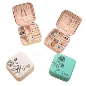 กล่องเก็บเครื่องประดับหนัง PU สลักชื่อส่วนตัว พร้อมโลโก้ตามสั่ง ลายดอกไม้ประจำเดือนเกิด ของขวัญสำหรับเพื่อนเจ้าสาว วันเกิด วันแม่ - Product Image 1