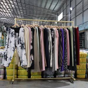 Ballot de Vêtements pour Femmes de Seconde Main, Vêtements en Gros Assortis pour Femmes - Product Image 6