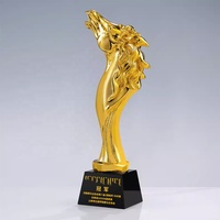 Trophée personnalisé en verre cristal noir avec base artisanale en métal doré, motif cheval doré, gravure laser, pour course hippique, cadeau