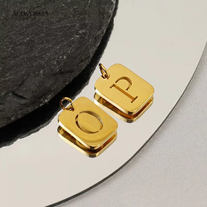 Dijes de letras rectangulares |   Colgantes con Iniciales del Alfabeto de la A a la Z en Acero Inoxidable Chapado en Oro PVD de 18K para la Creación de Joyería - Product Image 4