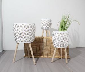 Ensemble de 3 pots de fleurs sur trépied à motif ondulé, pot de fleurs sur pied avec pieds en bois - Product Image 2