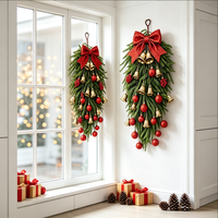 Couronne de Noël en forme de larme, vente en gros d'usine, guirlande artificielle en pin avec baies rouges, clochettes dorées et nœud, décoration murale pour porte d'entrée de Noël