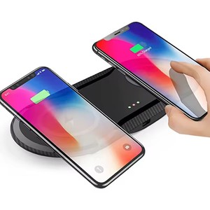 Haute qualité double 15W <span class=keywords><strong>chargeur</strong></span> rapide sans fil 2-en-1 <span class=keywords><strong>chargeur</strong></span> Pad nouveauté pour <span class=keywords><strong>iPhone</strong></span> Compatible Pro Max 10W 1A <span class=keywords><strong>prise</strong></span> ue - Product Image 4