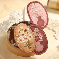 Paquete de Pegatinas de Vinilo Brillante Impermeables y Ecológicas Serene Florals - Adhesivo Duradero de Gran Fijación, Tema Floral en Caja, DIY