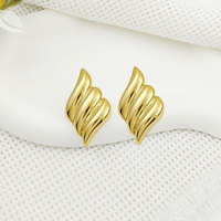 Boucles d'oreilles clous en acier inoxydable plaqué or PVD 18 carats, design aile géométrique texturée classique, tendance, pour usage quotidien, fêtes et mariages