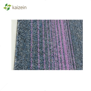 Alfombra Modular Cuadrada Moderna de Alta Calidad de 50*50 cm, Tipo Cut Pile, para Oficina y Hogar, Técnica Tufted para Oración - Product Image 2