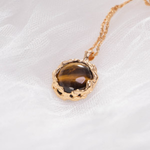 Collier pendentif en pierre œil de tigre plaqué or 18 carats, style vintage rétro, collier rond en pierres précieuses pour femmes, bijoux de mode, cadeau - Product Image 2