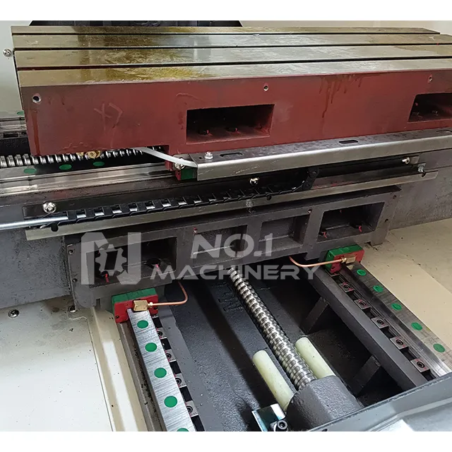 Centre d'usinage vertical VMC640 Fraiseuse CNC 3 axes Machine-outil du fabricant chinois 4 axes/5 axes en option