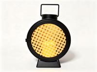 Lanterne LED avec découpe ajourée effet rotin, lanterne décorative portable en métal noir pour la maison et l'extérieur