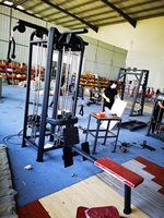 Machine de musculation commerciale cinq postes multi-jungle, structure en acier, sûre, réglable, certifiée CE, poids utilisateur max. 260 kg