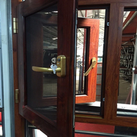 Fenêtre à battant inclinable en bois recouvert d'aluminium sur mesure, avec moustiquaire de sécurité et verre isolant pour maison résidentielle