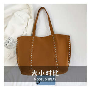 Sac à bandoulière décoratif en tissu de velours côtelé de haute qualité nouvellement conçu - Product Image 2