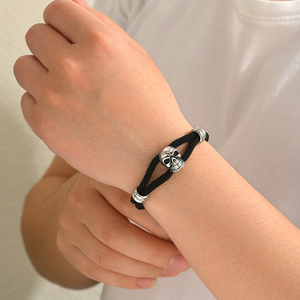 สร้อยข้อมือหัวกะโหลกสไตล์โกธิค เชือกถักแบบมิลาน พร้อมหัวเข็มขัดแม่เหล็กสแตนเลส สร้อยข้อมือเชือกไนลอนถักสไตล์พังก์ร็อก เครื่องประดับผู้ชาย - Product Image 5