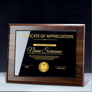 Cornice <span class=keywords><strong>in</strong></span> <span class=keywords><strong>Legno</strong></span> di Noce con Cristallo Nero Lucido di Lusso, Personalizzabile con Nome Inciso al Laser per Eventi Scolastici e Aziendali - Product Image 1