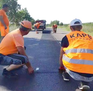 Заводская поставка, базальтовая/стекловолоконная сетка с покрытием из георешетки, битум 100-100 кН/м, стекловолоконная георетка, 100 кН для дорожного и мостового покрытия - Product Image 1