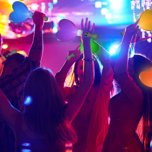 Custom Logo <span class=keywords><strong>Heart</strong></span> Shaped LED <span class=keywords><strong>Glow</strong></span> <span class=keywords><strong>Sticks</strong></span> para Concerto Partes Luz Soft Wedding <span class=keywords><strong>Glow</strong></span> <span class=keywords><strong>Sticks</strong></span> para Decorações de festas - Product Image 3