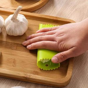 Factory Low Price Presses Hot Sales Skin Peeler <b>Silicone</b> Tube for Peeling Garlic Cloves - Product Image 4
