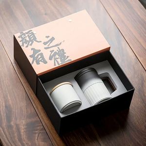 Taza de Cerámica Promocional al por Mayor de 12 oz/450 ml con Tapa, Personalizada, para Café, Regalo, Oficina, Graduación, en Caja de Regalo - Product Image 3