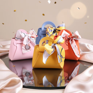 Sac cadeau en cuir PU écologique, avec décoration en nœud de soie détachable, pochette à bijoux élégante, légère et portable - Product Image 6