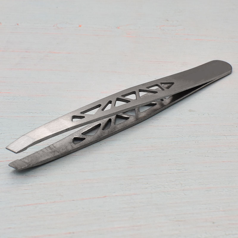 1 pince à épiler pour sourcils