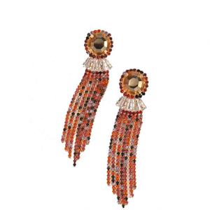 Boucles d'oreilles clous de luxe haut de gamme entièrement serties de diamants blancs avec pompon, forme géométrique, pour la vente en gros en Europe et aux États-Unis - Product Image 4