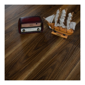100% Carreaux à emboîter en grain de bois imperméables Vinal Revêtement de sol en vinyle de luxe <span class=keywords><strong>Ac5</strong></span> Clic <span class=keywords><strong>Plancher</strong></span> <span class=keywords><strong>flottant</strong></span> en bois - Product Image 2