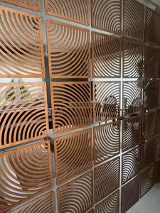 Panneaux de séparation de pièce suspendus en bois de teck moderne et contreplaqué de <span class=keywords><strong>bouleau</strong></span>, découpés CNC, écran d'intimité semi-transparent, finition peinte de qualité supérieure - Product Image 6
