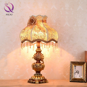 Lampe de table en résine avec abat-jour en tissu fleuri, style européen vintage MKMJ, lumière chaude, luminosité réglable, pour la décoration de la maison - Product Image 3