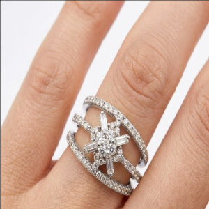 Bague tendance en or blanc 18 carats avec diamants multi-rangs et anneau fendu pour les vendeurs en ligne, personnalisation OEM - Product Image 4