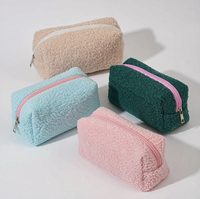 Pochette en peluche douce, trousse de maquillage en velours côtelé, étui à crayons mignon, organiseur de toilette de voyage pour femmes, service OEM