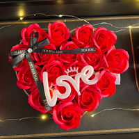 Caja de Regalo Romántica de Rosas de Jabón con Luces LED Set de Regalo Amor Profundo Arreglo I LOVE YOU para Día de San Valentín Cumpleaños Aniversario