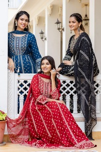 ชุด kurti ชาติพันธุ์ที่สง่างามและมีสไตล์ด้วยการปักที่สวยงามและภาพพิมพ์แบบดั้งเดิมเพื่อให้ดูเป็นเทศกาลที่ไร้กาลเวลา - Product Image 2