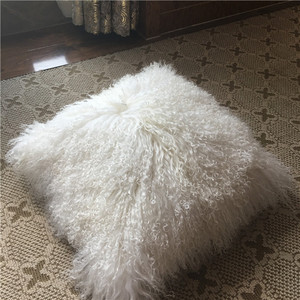 Bantal Hias Bulu Rambut Panjang - Product Image 1