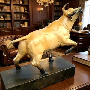 Statue de <span class=keywords><strong>taureau</strong></span> en laiton doré antique, sculptée et colorée à la chaleur, pour cadeau de bureau de direction - Product Image 1