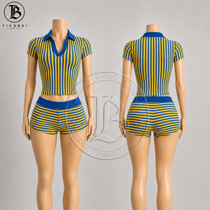 Completi Estivi Y2K da Donna in Cotone con Logo Personalizzato, Top Corto e Pantaloncini a Righe, Set Due Pezzi - Product Image 5