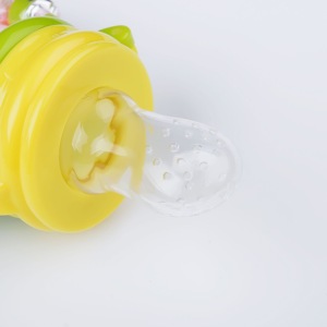 Sucette en silicone pour bébé, jouet doux personnalisé en gros, inspiré des fruits et légumes, <span class=keywords><strong>hochet</strong></span> pour bébés qui font leurs dents - Product Image 4