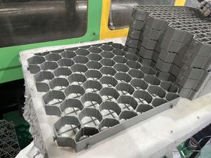 Système de grille en plastique durable pour le contrôle de l'érosion du sol et la gestion des pentes - Product Image 3