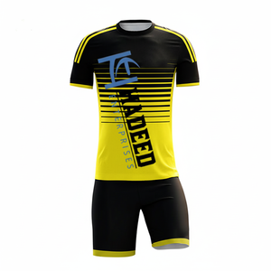 Nouveau uniforme de ballon de football pour hommes en coton polyester de couleur unie uniforme de maillot de football en gros uniforme de football de conception professionnelle - Product Image 1