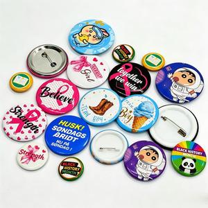 Badge en métal holographique de 2,25 pouces, personnalisé, plaqué étain, pour la création de badges, motif photo personnalisé tendance - Product Image 1