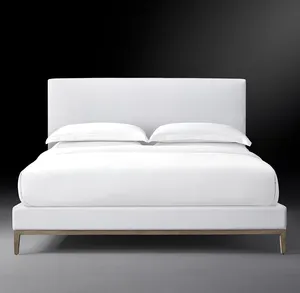 Cama de Lujo de Diseño Modernista Italiano Sassanid OEM con Base de Roble y Plataforma de Tela - Product Image 1