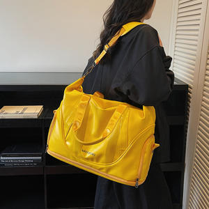 กระเป๋าเดินทางผู้หญิงหนัง PU นุ่มแบบใหม่ ความจุขนาดใหญ่ กระเป๋าโยคะออกกำลังกายแบบพกพา แยกส่วนเปียกและแห้ง สำหรับสาวๆ - Product Image 6