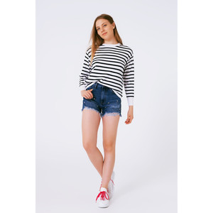 Shorts in denim con decorazioni a stella - Product Image 2